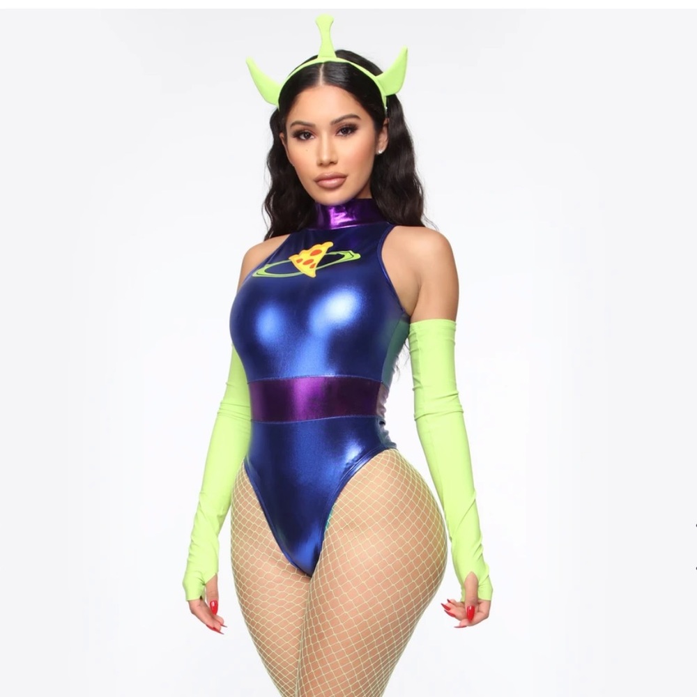 Ooooh The Claw 4 Piece Costume Set. Fashion Nova Halloween Costume.